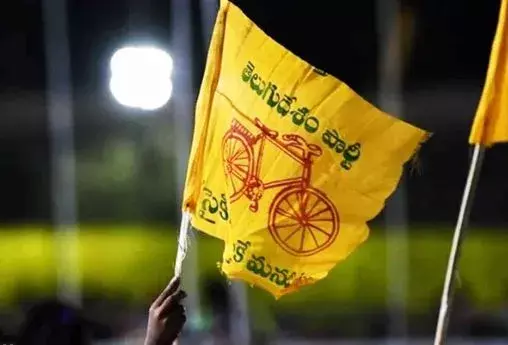 AP : వైసీపీ నుంచి టీడీపీలోకి భారీగా చేరికలు AP : వైసీపీ నుంచి టీడీపీలోకి భారీగా చేరికలు