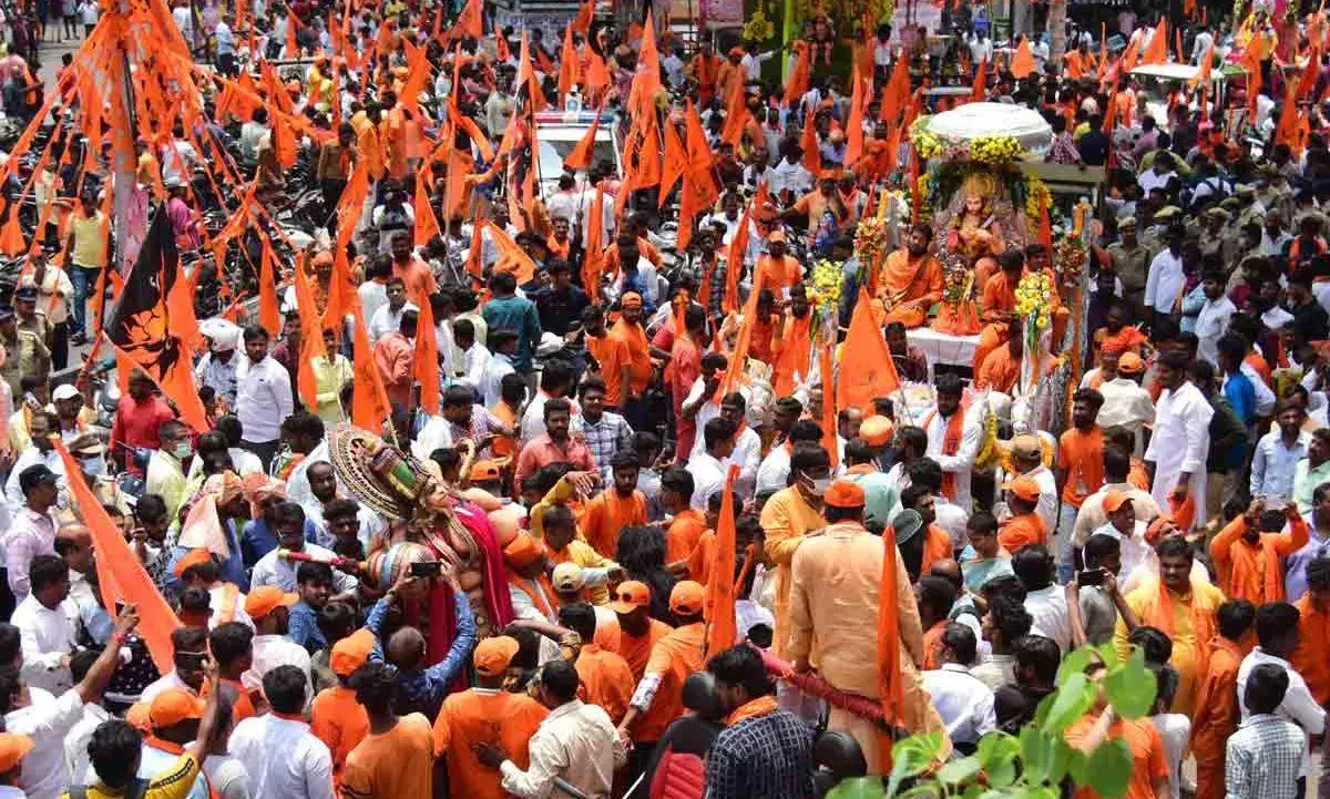 హనుమాన్ శోభాయాత్రకు నగరవాసులు సహకరించాలి: సీపీ సుధీర్బాబు హనుమాన్ శోభాయాత్రకు నగరవాసులు సహకరించాలి: సీపీ సుధీర్బాబు