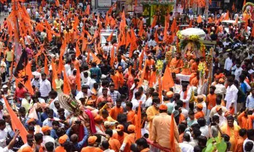 Telangana : వైభవంగా హనుమాన్ శోభాయాత్ర Telangana : వైభవంగా హనుమాన్ శోభాయాత్ర