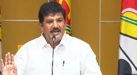 AP : ఫ్యామిలీ డాక్టర్ పేరుతో జగన్ మోసం చేస్తున్నారు : ధూళిపాళ్ల నరేంద్ర AP : ఫ్యామిలీ డాక్టర్ పేరుతో జగన్ మోసం చేస్తున్నారు : ధూళిపాళ్ల నరేంద్ర