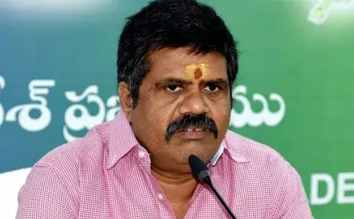 AP : యువకులపై చిందులు తొక్కిన అవంతి శ్రీనివాస్ AP : యువకులపై చిందులు తొక్కిన అవంతి శ్రీనివాస్