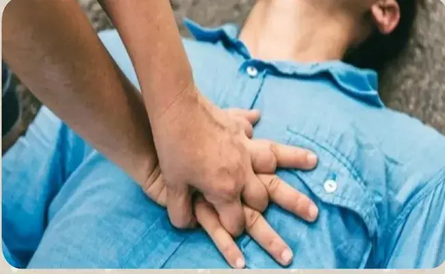 Husnabad: క్రికెట్ ఆడుతూ.. గుండెపోటుకు గురై..