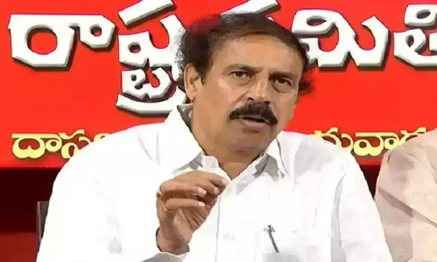 AP: జర్నలిస్టుల స్థలాల్లో అక్రమ తవ్వకాలను ఆపాలి: సీపీఐ రామకృష్ణ AP: జర్నలిస్టుల స్థలాల్లో అక్రమ తవ్వకాలను ఆపాలి: సీపీఐ రామకృష్ణ