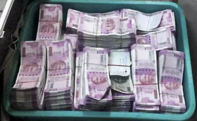 Chhattisgarh: ఎంత మంచి దొంగలు.. దోచుకున్న సొమ్మును తిరిగి.. Chhattisgarh: ఎంత మంచి దొంగలు.. దోచుకున్న సొమ్మును తిరిగి..