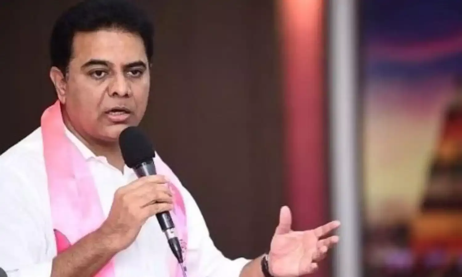 ఘనంగా పార్టీ ఆవిర్భావ దినోత్సవం : మంత్రి కేటీఆర్ ఘనంగా పార్టీ ఆవిర్భావ దినోత్సవం : మంత్రి కేటీఆర్