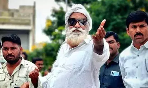 AP : తాడిపత్రి పోలీస్టేషన్‌లో జేసీ ప్రభాకర్‌రెడ్డి ఆందోళన