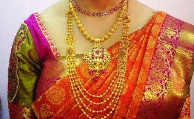 Gold and Silver Rates Today : తగ్గిన బంగారం, వెండి ధరలు.. Gold and Silver Rates Today : తగ్గిన బంగారం, వెండి ధరలు..