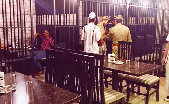 Viral Video: జైలు థీమ్ రెస్టారెంట్.. పోలీసులు, ఖైదీల వేషధారణలో వెయిటర్లు..