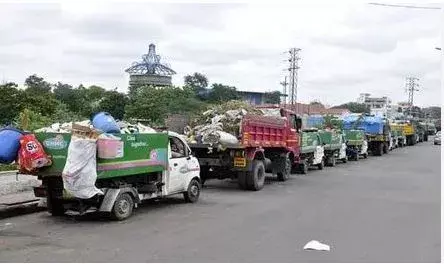 బిల్లులు పెండింగ్.. GHMC టిప్పర్ లారీలు ఆగిపోయాయి బిల్లులు పెండింగ్.. GHMC టిప్పర్ లారీలు ఆగిపోయాయి