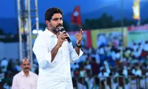 Yuvagalam : జై లోకేష్ నినాదాలతో దద్దరిల్లిన తాడిపత్రి Yuvagalam : జై లోకేష్ నినాదాలతో దద్దరిల్లిన తాడిపత్రి