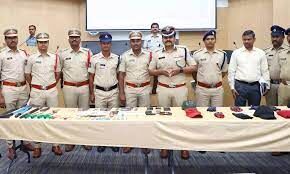 డెకాయిట్ గ్యాంగ్‌ అరెస్ట్‌..మూడు పిస్టల్స్‌ ఆరు బుల్లెట్లు స్వాధీనం