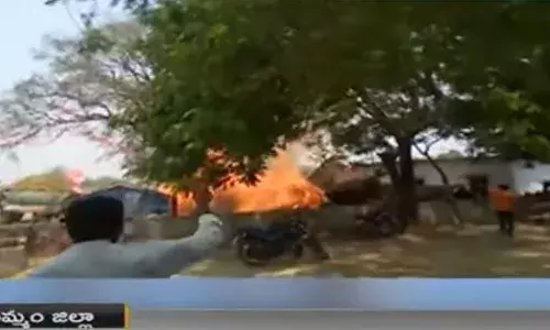 Khammam : బీఆర్ఎస్ ఆత్మీయ సమ్మేళనంలో ఘోర ప్రమాదం, ఒకరు మృతి Khammam : బీఆర్ఎస్ ఆత్మీయ సమ్మేళనంలో ఘోర ప్రమాదం, ఒకరు మృతి