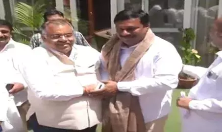 బీజేపీలోకి కాంగ్రెస్ సీనియర్ నేత మహేశ్వర్ రెడ్డి..? బీజేపీలోకి కాంగ్రెస్ సీనియర్ నేత మహేశ్వర్ రెడ్డి..?