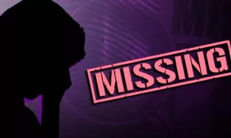 Vizianagaram: ఇద్దరు మైనర్ బాలికల మిస్సింగ్ కలకలం Vizianagaram: ఇద్దరు మైనర్ బాలికల మిస్సింగ్ కలకలం