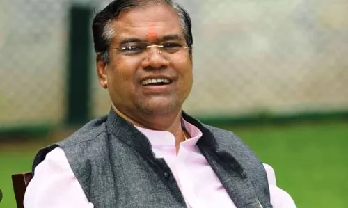 Vizag Steel Plant: వైజాగ్ స్టీల్ ప్లాంట్ ప్రైవేటీకరణపై కేంద్రం వెనకడుగు Vizag Steel Plant: వైజాగ్ స్టీల్ ప్లాంట్ ప్రైవేటీకరణపై కేంద్రం వెనకడుగు