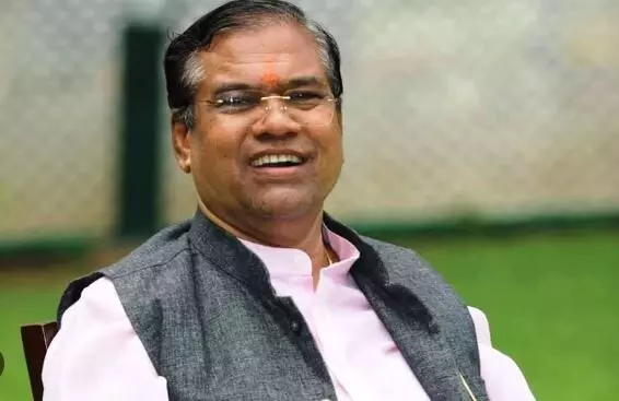 Vizag Steel Plant: వైజాగ్ స్టీల్ ప్లాంట్ ప్రైవేటీకరణపై కేంద్రం వెనకడుగు Vizag Steel Plant: వైజాగ్ స్టీల్ ప్లాంట్ ప్రైవేటీకరణపై కేంద్రం వెనకడుగు