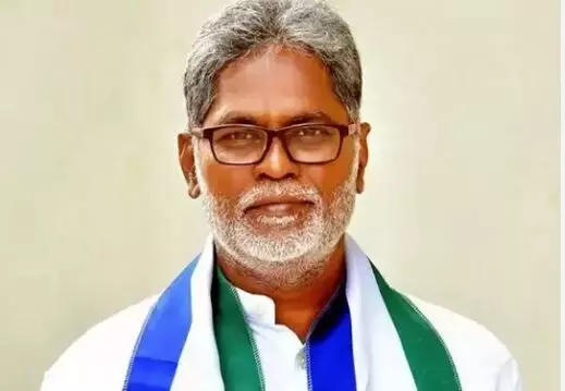 AP : ఎమ్మెల్యే జగన్ మోహన్ రావును నిలదీసిన స్థానికులు AP : ఎమ్మెల్యే జగన్ మోహన్ రావును నిలదీసిన స్థానికులు