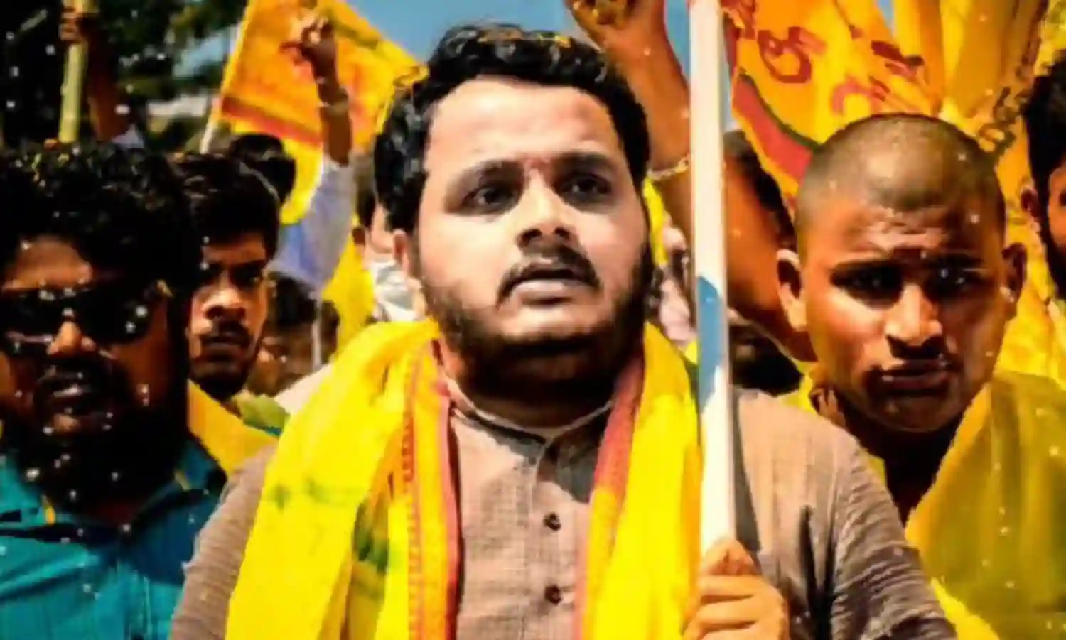 అంబేడ్కర్ రాజ్యాంగం వల్లే క్షేమంగా తిరుగుతున్నాం : చింతకాయల విజయ్ అంబేడ్కర్ రాజ్యాంగం వల్లే క్షేమంగా తిరుగుతున్నాం : చింతకాయల విజయ్