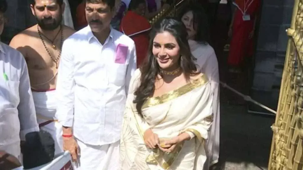 Tirumala : శ్రీవారిని దర్శించుకున్న సంయుక్త