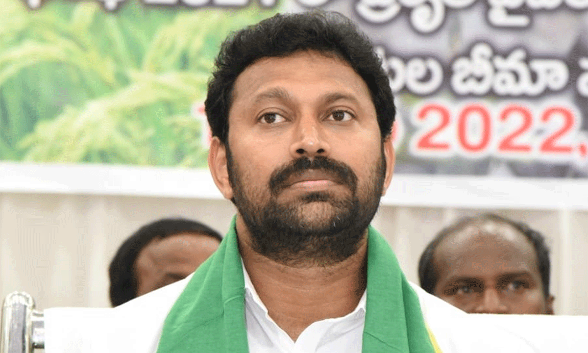 Viveka Murder Case: ఎంపీ అవినాష్ రెడ్డి ఎక్కడ? Viveka Murder Case: ఎంపీ అవినాష్ రెడ్డి ఎక్కడ?