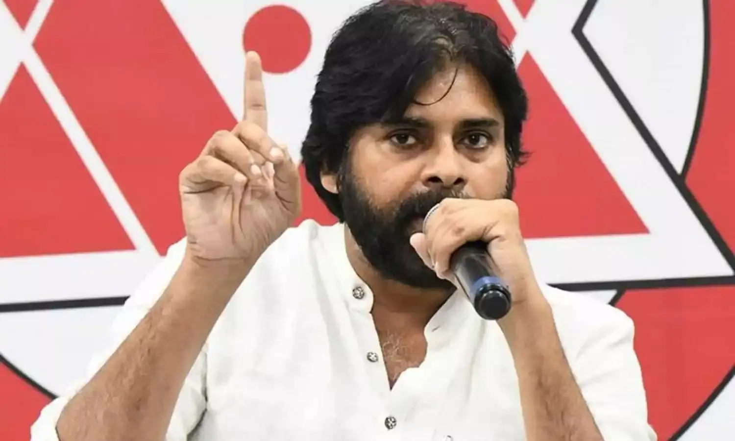 తెలంగాణ ప్రజలకు వైసీపీ బేషరతుగా క్షమాపణ చెప్పాలి: పవన్కళ్యాణ్ తెలంగాణ ప్రజలకు వైసీపీ బేషరతుగా క్షమాపణ చెప్పాలి: పవన్కళ్యాణ్