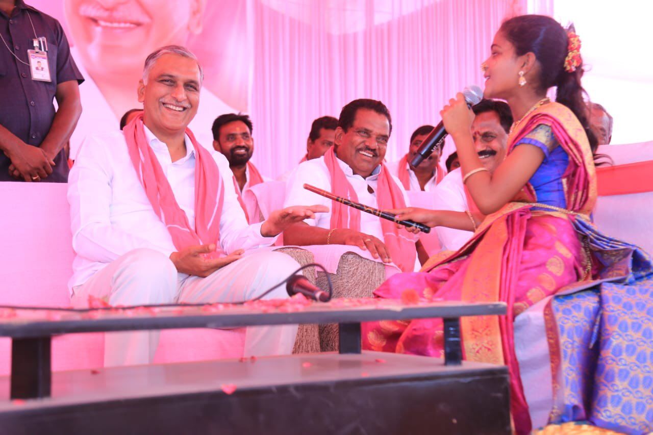 కేసీఆర్‌ పీఎం అయితే.. హరీష్‌రావు సీఎం అవుతాడు.. చిన్నారి జోతిష్యం