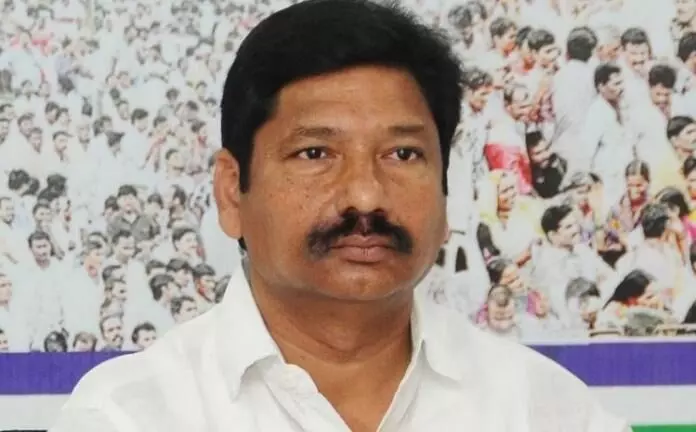 మహిళపై నోరు పారేసుకున్న మంత్రి జోగి రమేష్ మహిళపై నోరు పారేసుకున్న మంత్రి జోగి రమేష్