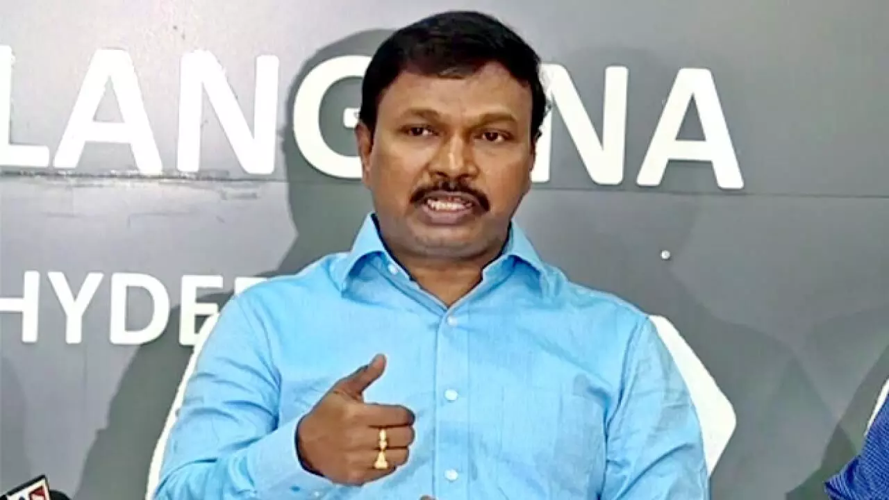 అంతా తావీజ్ మహిమ..! తెలంగాణ హెల్త్ డైరెక్టర్ వివాదాస్పద వ్యాఖ్యలు అంతా తావీజ్ మహిమ..! తెలంగాణ హెల్త్ డైరెక్టర్ వివాదాస్పద వ్యాఖ్యలు