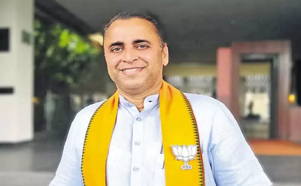జగన్ వెంకటేశ్వరస్వామితో పెట్టుకుంటున్నాడు : సునీల్ దేవధర్ జగన్ వెంకటేశ్వరస్వామితో పెట్టుకుంటున్నాడు : సునీల్ దేవధర్