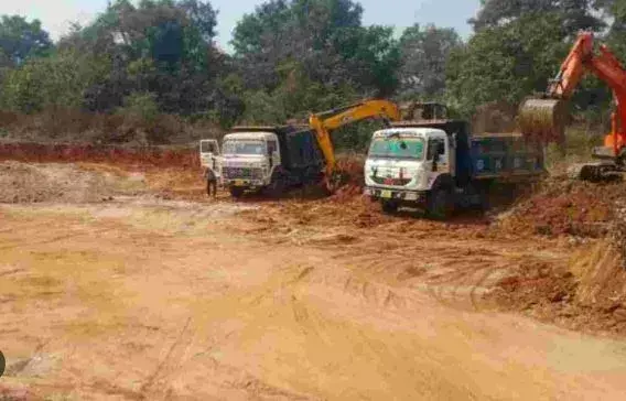 AP : మట్టి మాఫియా ఆగడాలు పెరిగిపోతున్నాయి AP : మట్టి మాఫియా ఆగడాలు పెరిగిపోతున్నాయి