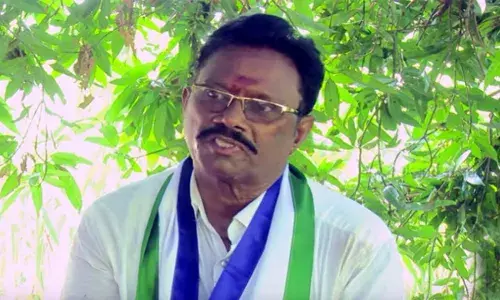 ఎమ్మెల్యే ఆదిమూలంకు నిరసన సెగ.. ప్రశ్నలతో ముంచెత్తిన ప్రజలు ఎమ్మెల్యే ఆదిమూలంకు నిరసన సెగ.. ప్రశ్నలతో ముంచెత్తిన ప్రజలు