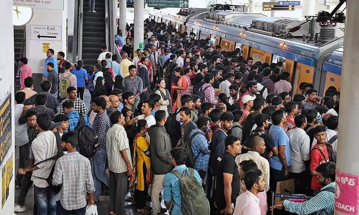 కిక్కిరిసిన మెట్రో