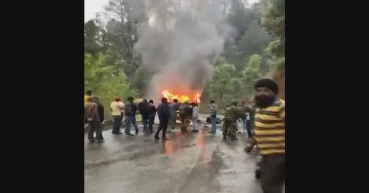 జమ్ముకశ్మీర్‌లో ఘోర ప్రమాదం.. ముగ్గురు ఆర్మీ సిబ్బంది సజీవ దహనం