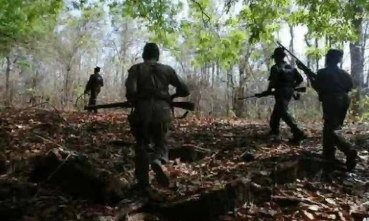 Chhattisgarh : లారీని తగులబెట్టిన మావోయిస్టులు Chhattisgarh : లారీని తగులబెట్టిన మావోయిస్టులు