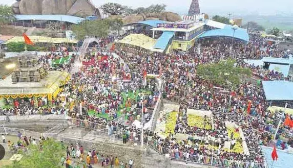 TS : చెరువుగట్టు దేవస్థానంలో ప్రైవేటు ఉద్యోగుల చేతివాటం