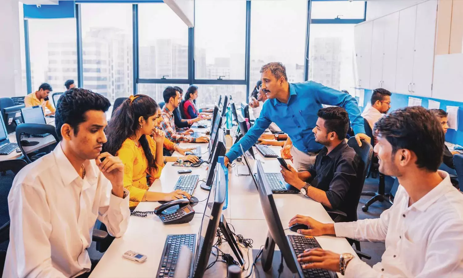 ఉద్యోగుల పని వేళల్లో మార్పులు.. రోజుకు 12 గంటలు.. వారానికి 4 రోజులు ఉద్యోగుల పని వేళల్లో మార్పులు.. రోజుకు 12 గంటలు.. వారానికి 4 రోజులు