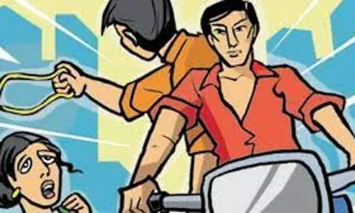 Medak : ప్రయాణికురాలి గొలుసు చోరీకి ప్రయత్నించిన ఆటో డ్రైవర్ Medak : ప్రయాణికురాలి గొలుసు చోరీకి ప్రయత్నించిన ఆటో డ్రైవర్