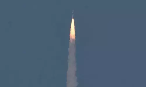 విజయవంతంగా నింగిలోకి దూసుకుపోయిన PSLV C-55