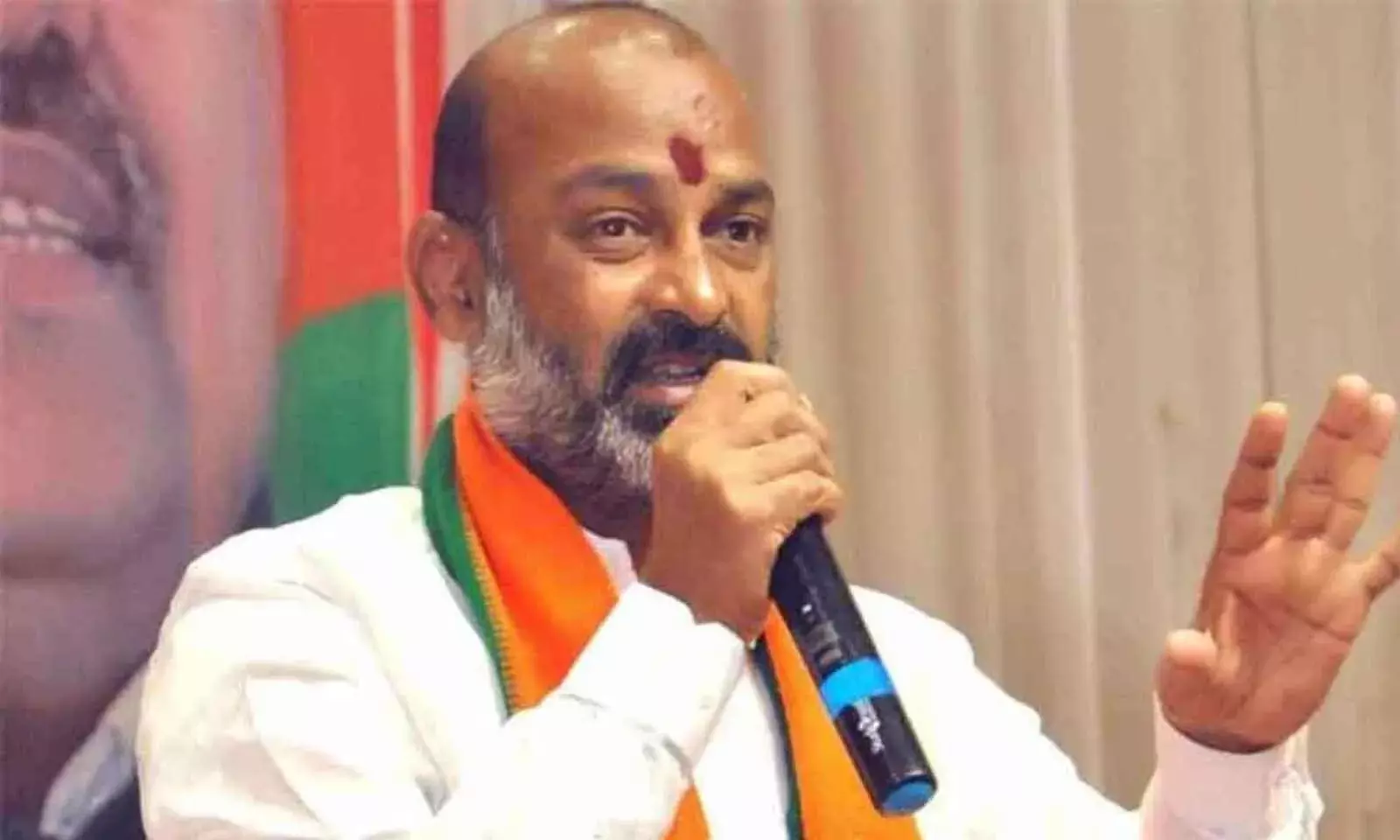నా కోరిక తీరింది.. పదవి పోతుందనే రేవంత్ కన్నీళ్లు: బండి సంజయ్ నా కోరిక తీరింది.. పదవి పోతుందనే రేవంత్ కన్నీళ్లు: బండి సంజయ్