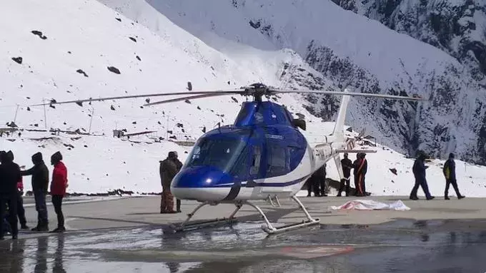 హెలికాప్టర్ తో సెల్ఫీ.. రెక్కతగిలి అధికారి మృతి హెలికాప్టర్ తో సెల్ఫీ.. రెక్కతగిలి అధికారి మృతి