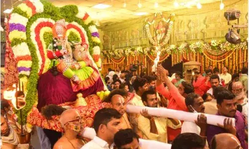 నలుమూలల నుంచి యాదాద్రికి భక్తులు