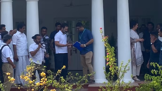 బంగ్లాను ఖాళీ చేసిన రాహుల్ గాంధీ బంగ్లాను ఖాళీ చేసిన రాహుల్ గాంధీ