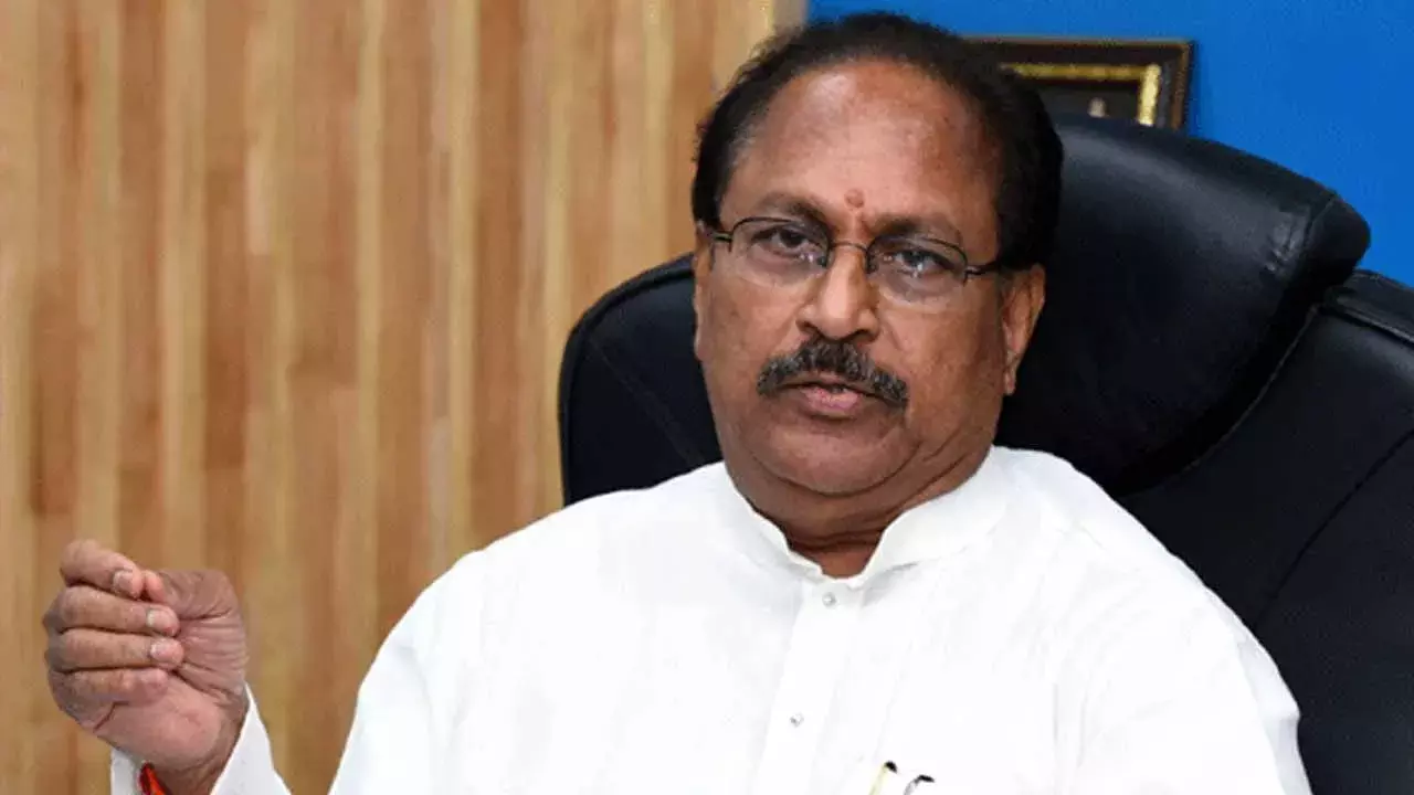 అప్పన్న దర్శనంలో అందుకే అవకతవకలు..వాస్తవాలు మాట్లాడిన మంత్రి అప్పన్న దర్శనంలో అందుకే అవకతవకలు..వాస్తవాలు మాట్లాడిన మంత్రి