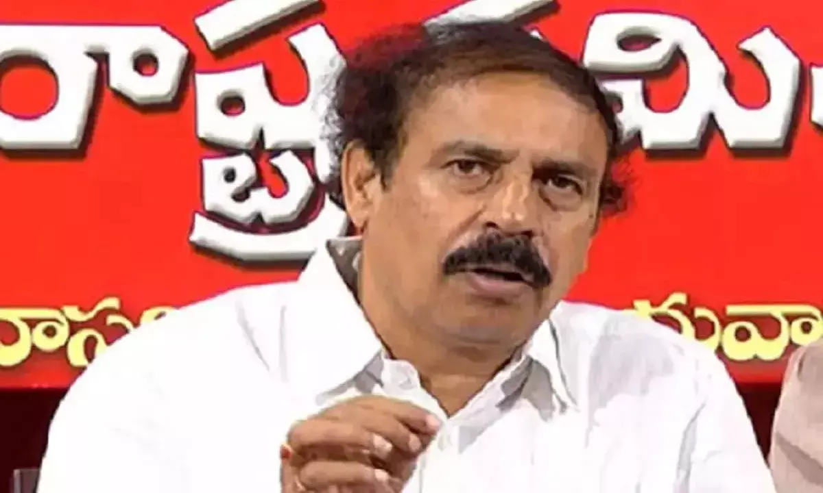 కుటుంబం అంతా కలసి రాజశేఖర్ రెడ్డి పేరు భ్రష్టు పట్టించారు: రామకృష్ణ కుటుంబం అంతా కలసి రాజశేఖర్ రెడ్డి పేరు భ్రష్టు పట్టించారు: రామకృష్ణ