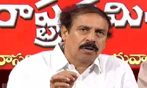 కుటుంబం అంతా కలసి రాజశేఖర్‌ రెడ్డి పేరు భ్రష్టు పట్టించారు:  రామకృష్ణ