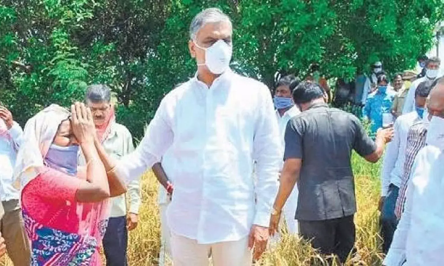 పంట నష్టపోయిన బాధితులను ఆదుకుంటాం..: మంత్రి భరోసా