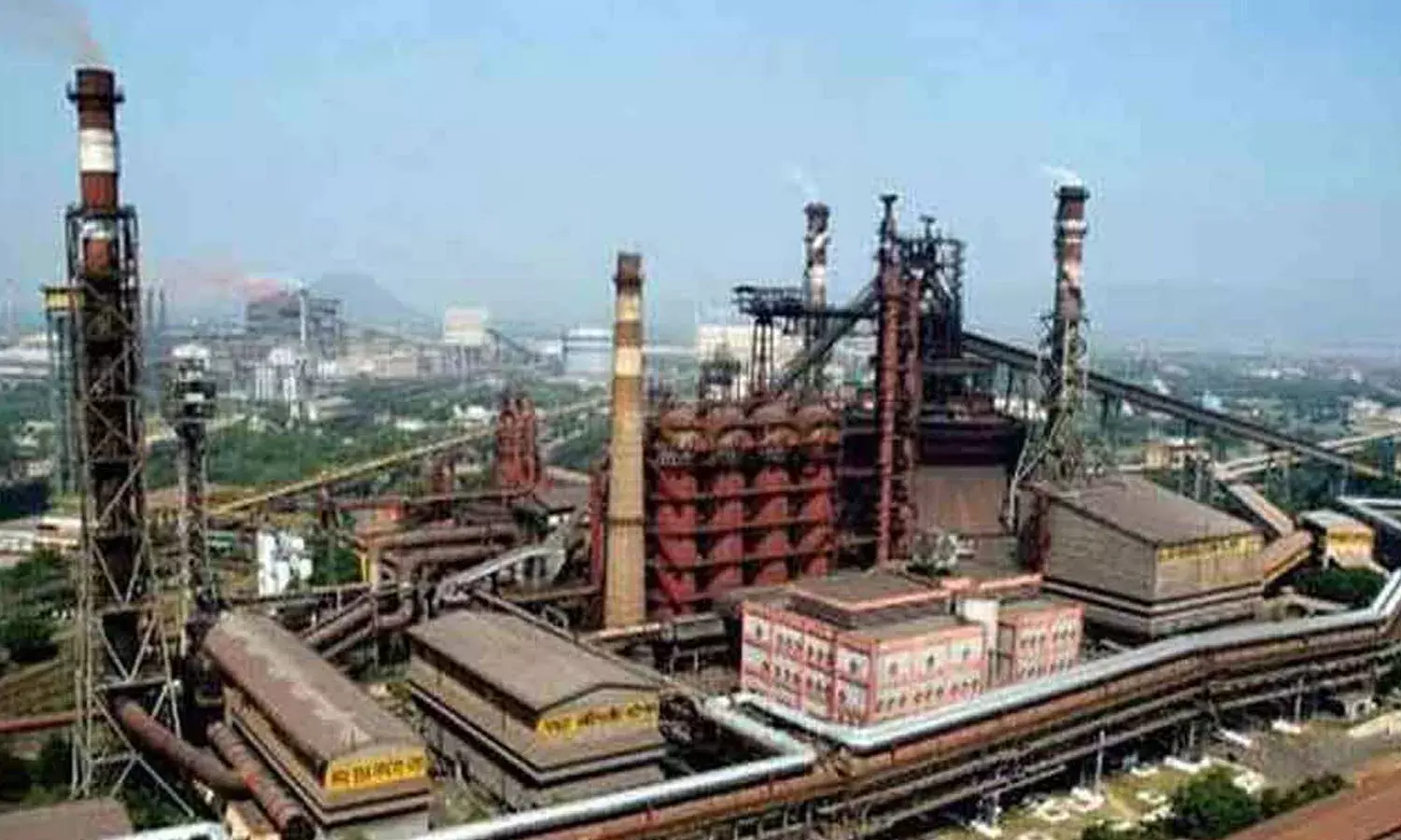విశాఖ స్టీల్‌ప్లాంట్‌లో పెరిగిన పనిభారం