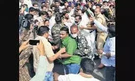 పంచాయతీ కార్యదర్శులు ఆందోళన