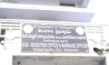 మోత్కూరు సబ్ రిజిస్ట్రార్ ఆఫీస్లో బయటపడ్డ అవకతవకలు మోత్కూరు సబ్ రిజిస్ట్రార్ ఆఫీస్లో బయటపడ్డ అవకతవకలు