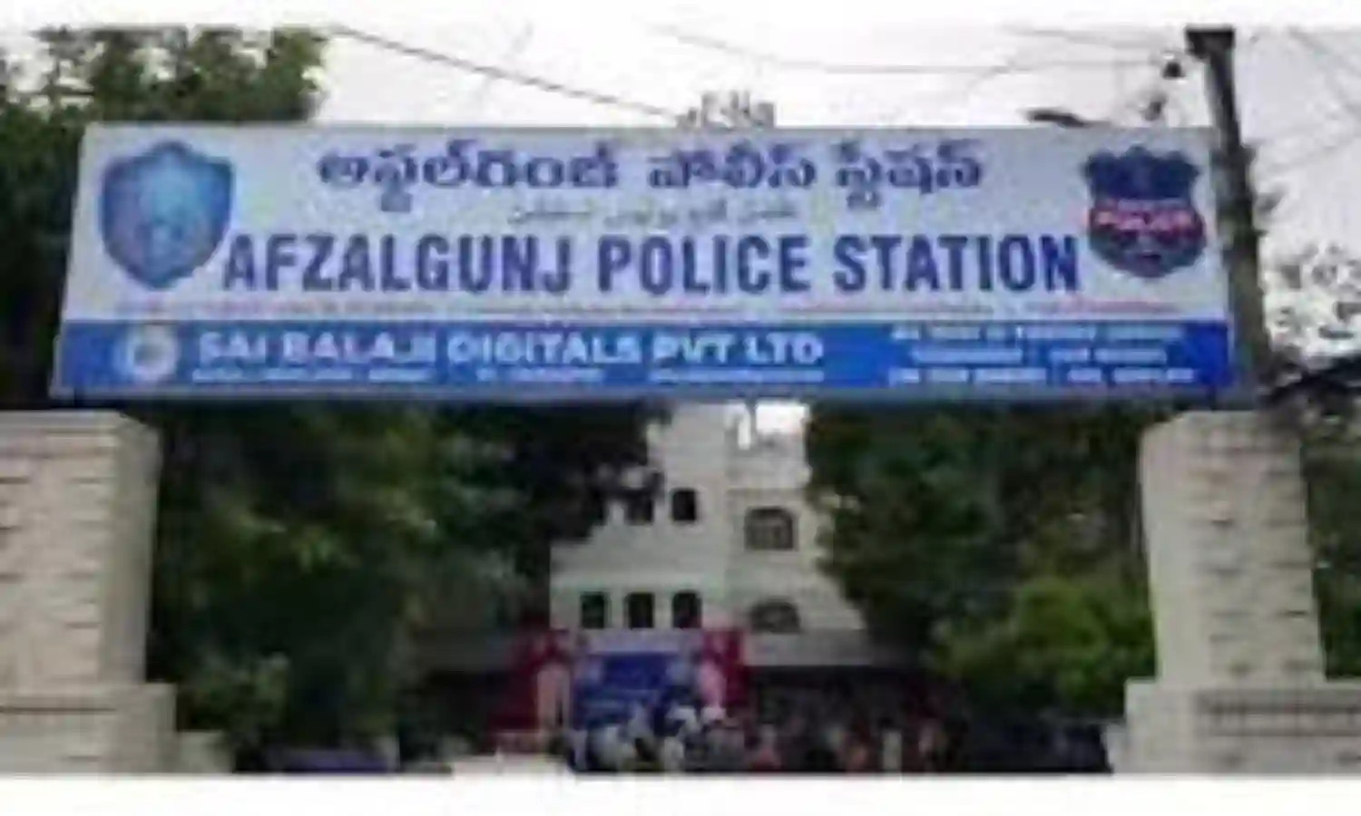 తల్లి చంతకు చేరిన చిన్నారి తల్లి చంతకు చేరిన చిన్నారి